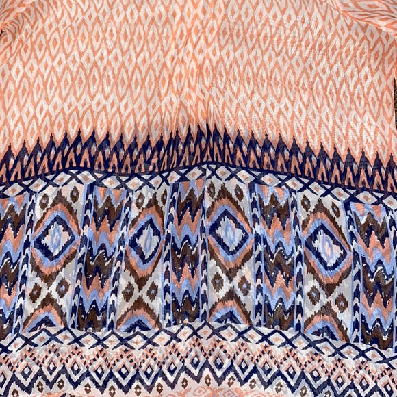 Patterned Blouse - Picture 2 of 3